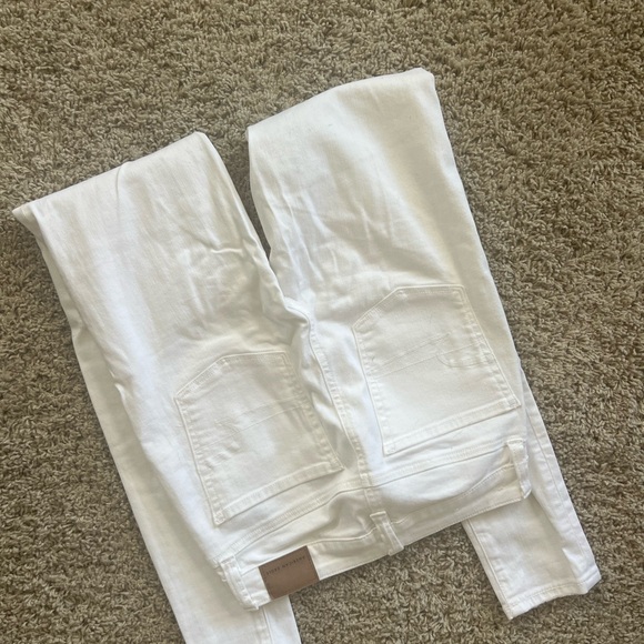 American Eagle White Skinny Jeans - Picture 2 of 3